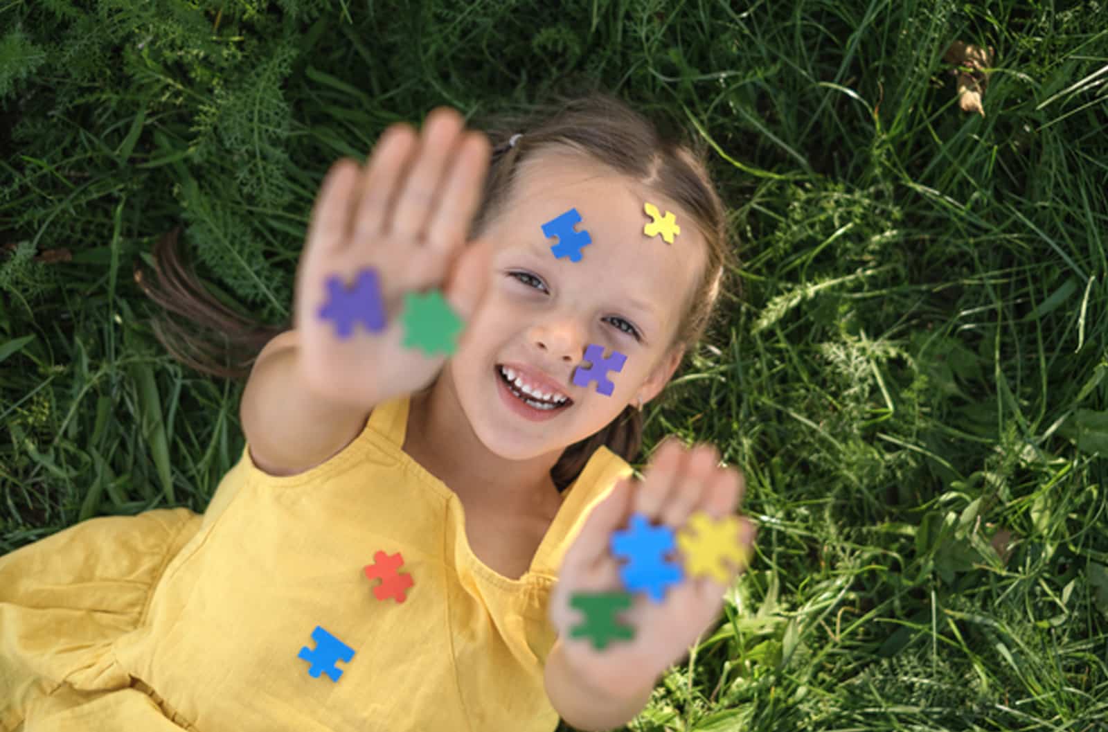 Autism Signs in a Child: Early Clues Parents Should KnowAutism signs in ...